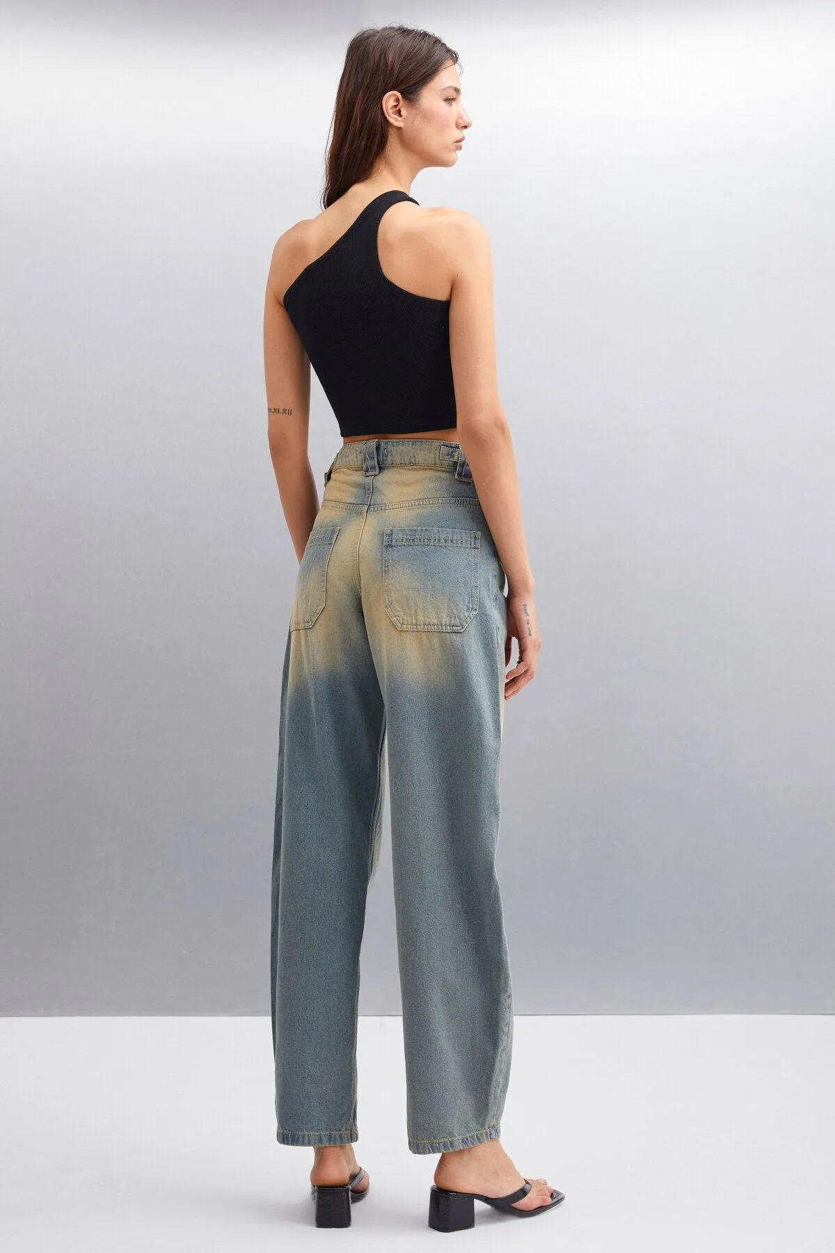 BLACK WOMEN'S WASHING REGULAR MOLD Normal waist 100 %cotton double pocket blue jeans