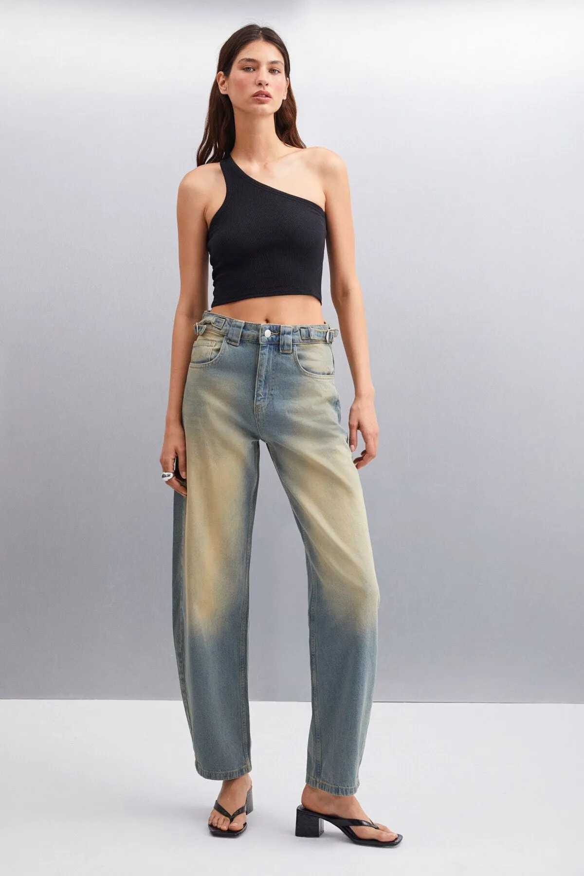 BLACK WOMEN'S WASHING REGULAR MOLD Normal waist 100 %cotton double pocket blue jeans