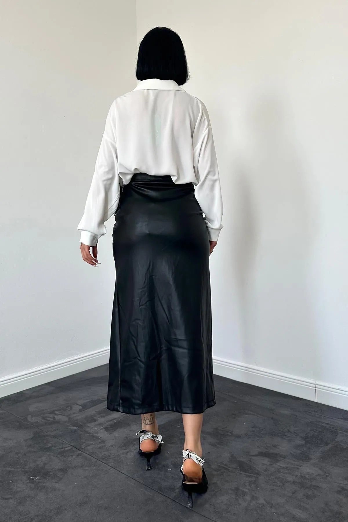 ELS Front Ruched Strap Skirt - Black - Chelles