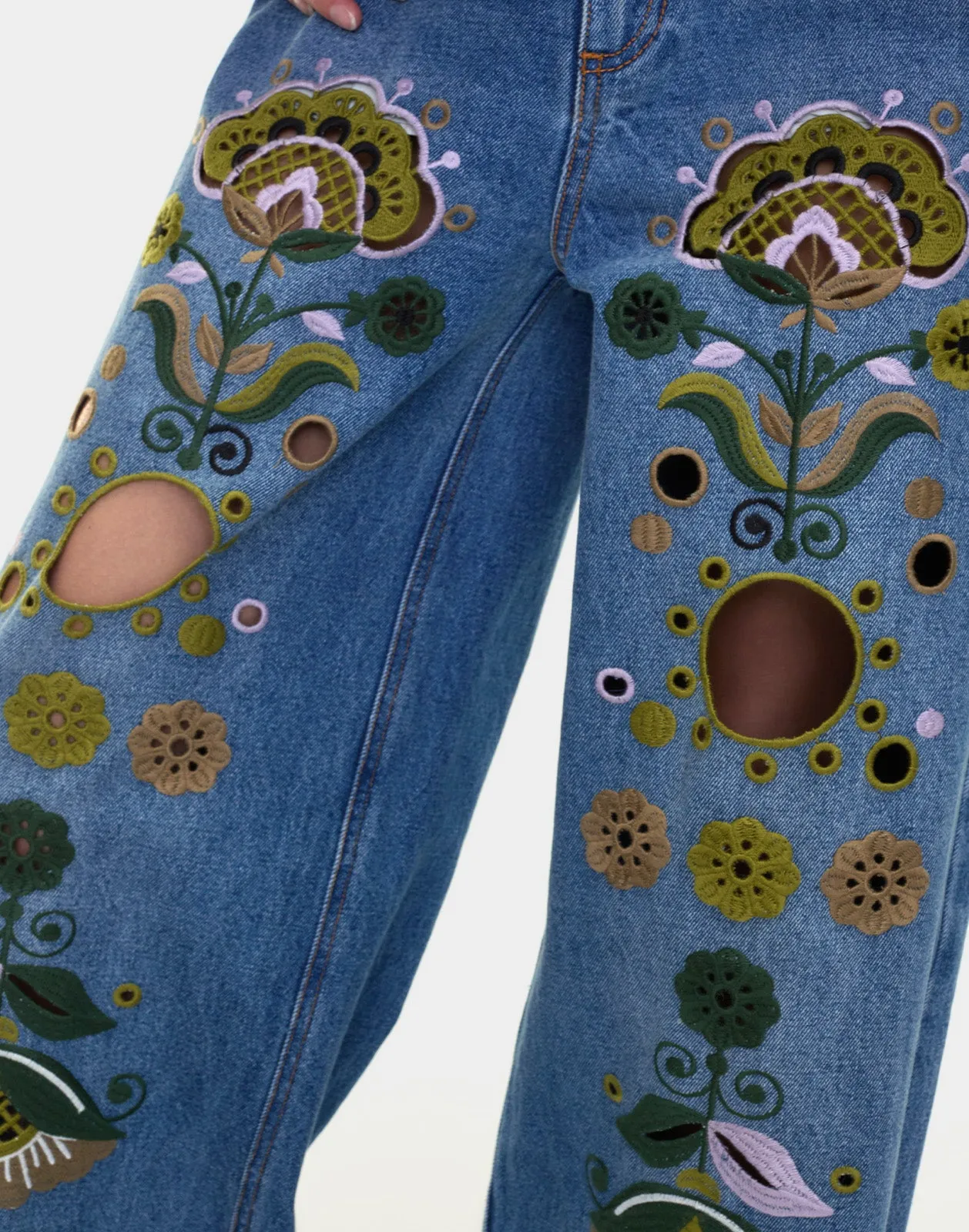Embroidered Wide-leg Jean
